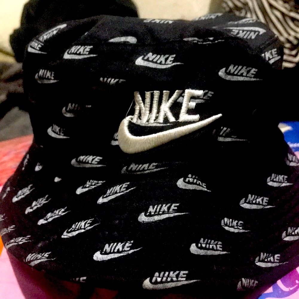 Nike reversible bucket hat